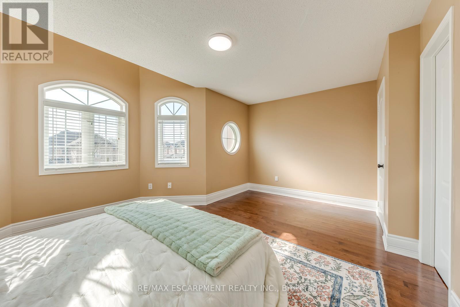 5811 Page Crescent, Burlington, Ontario  L7L 7N9 - Photo 35 - W12982682