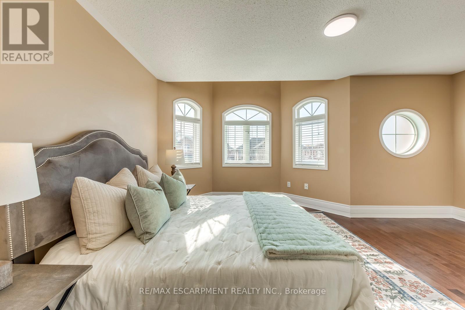 5811 Page Crescent, Burlington, Ontario  L7L 7N9 - Photo 36 - W12982682