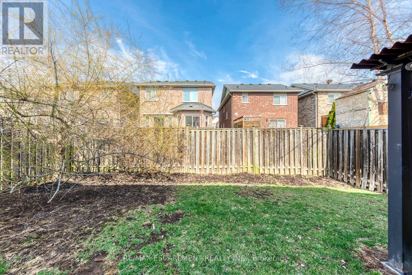 5811 Page Crescent, Burlington, Ontario  L7L 7N9 - Photo 39 - W12982682