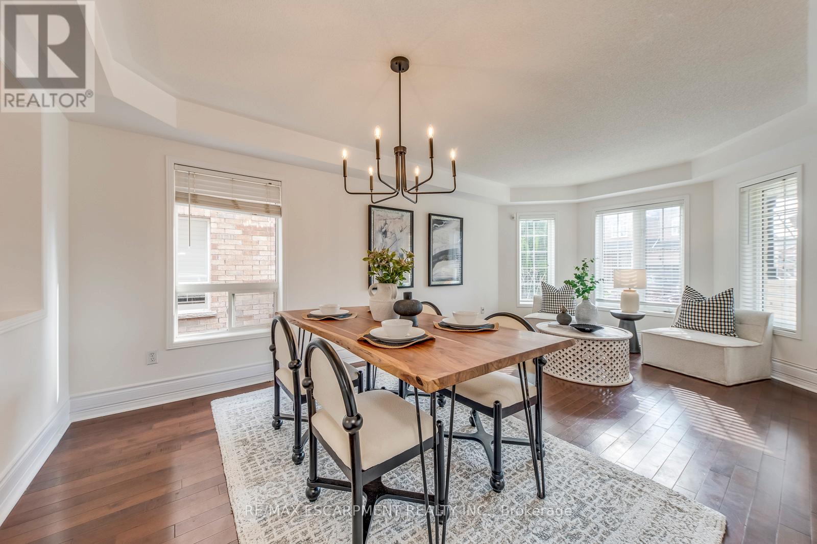 5811 Page Crescent, Burlington, Ontario  L7L 7N9 - Photo 6 - W12982682