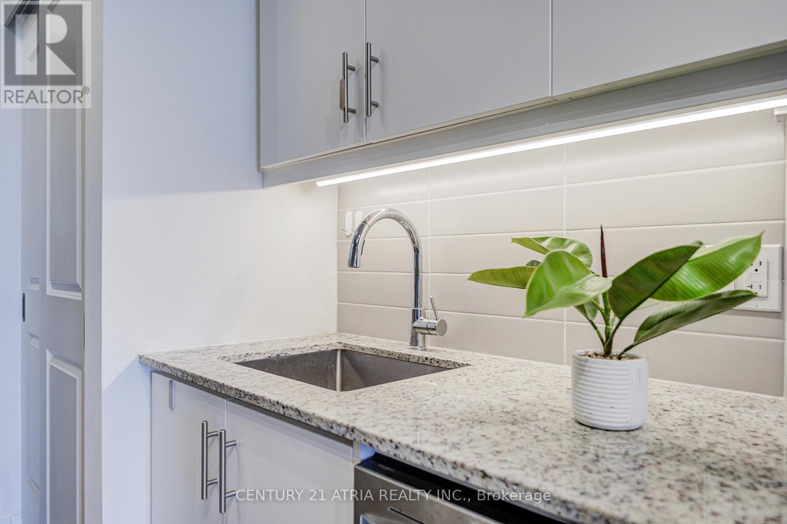 101 - 335 Wheat Boom Drive, Oakville, Ontario  L6H 7Y1 - Photo 10 - W12982712