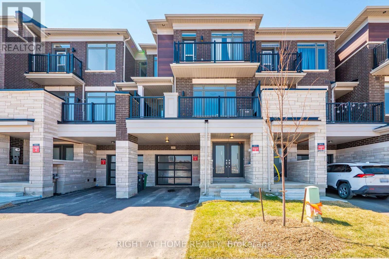 24 MONREAU DRIVE, Brampton, Ontario