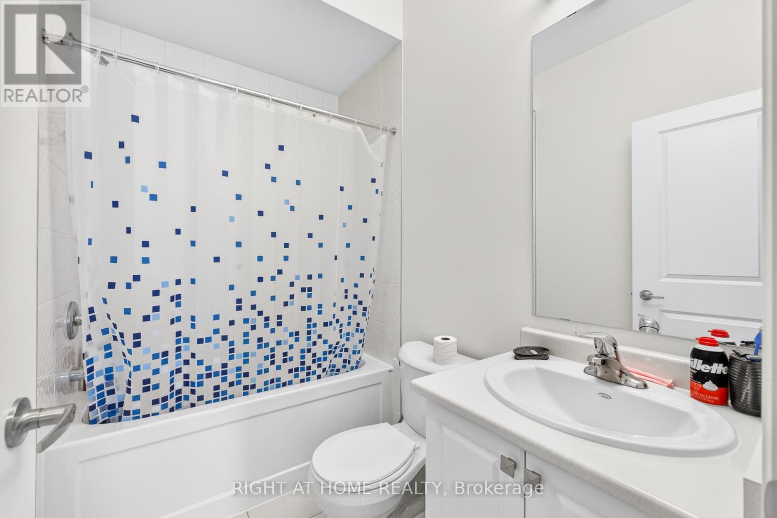 24 Monreau Drive, Brampton, Ontario  L7A 5M1 - Photo 11 - W12982714