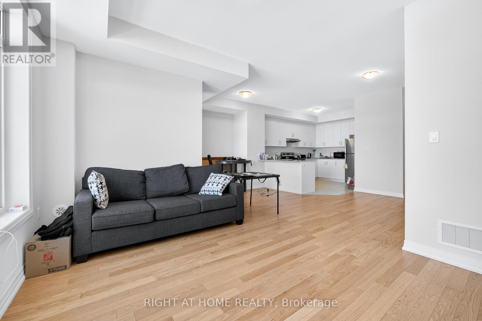 24 Monreau Drive, Brampton, Ontario  L7A 5M1 - Photo 4 - W12982714