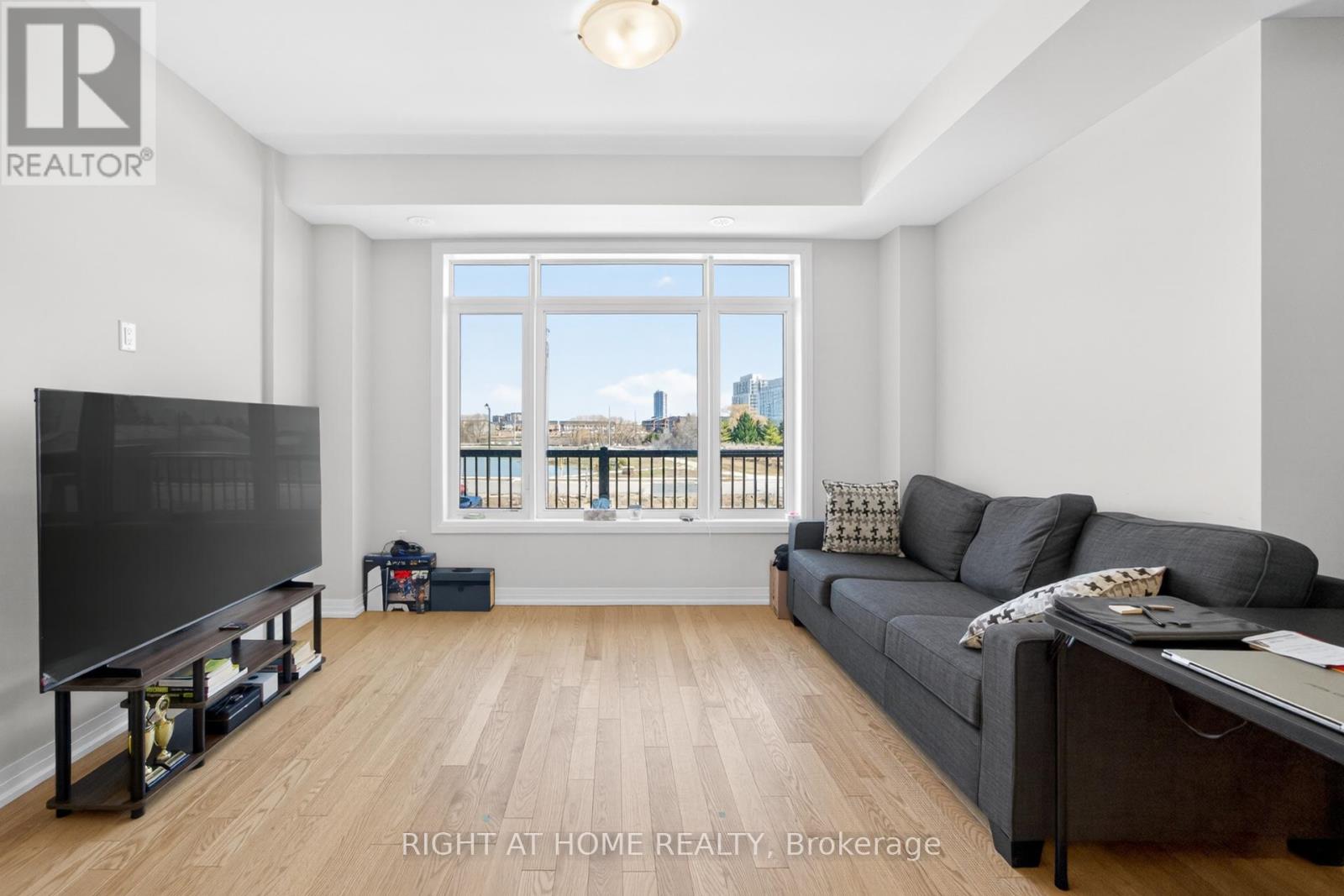 24 Monreau Drive, Brampton, Ontario  L7A 5M1 - Photo 5 - W12982714