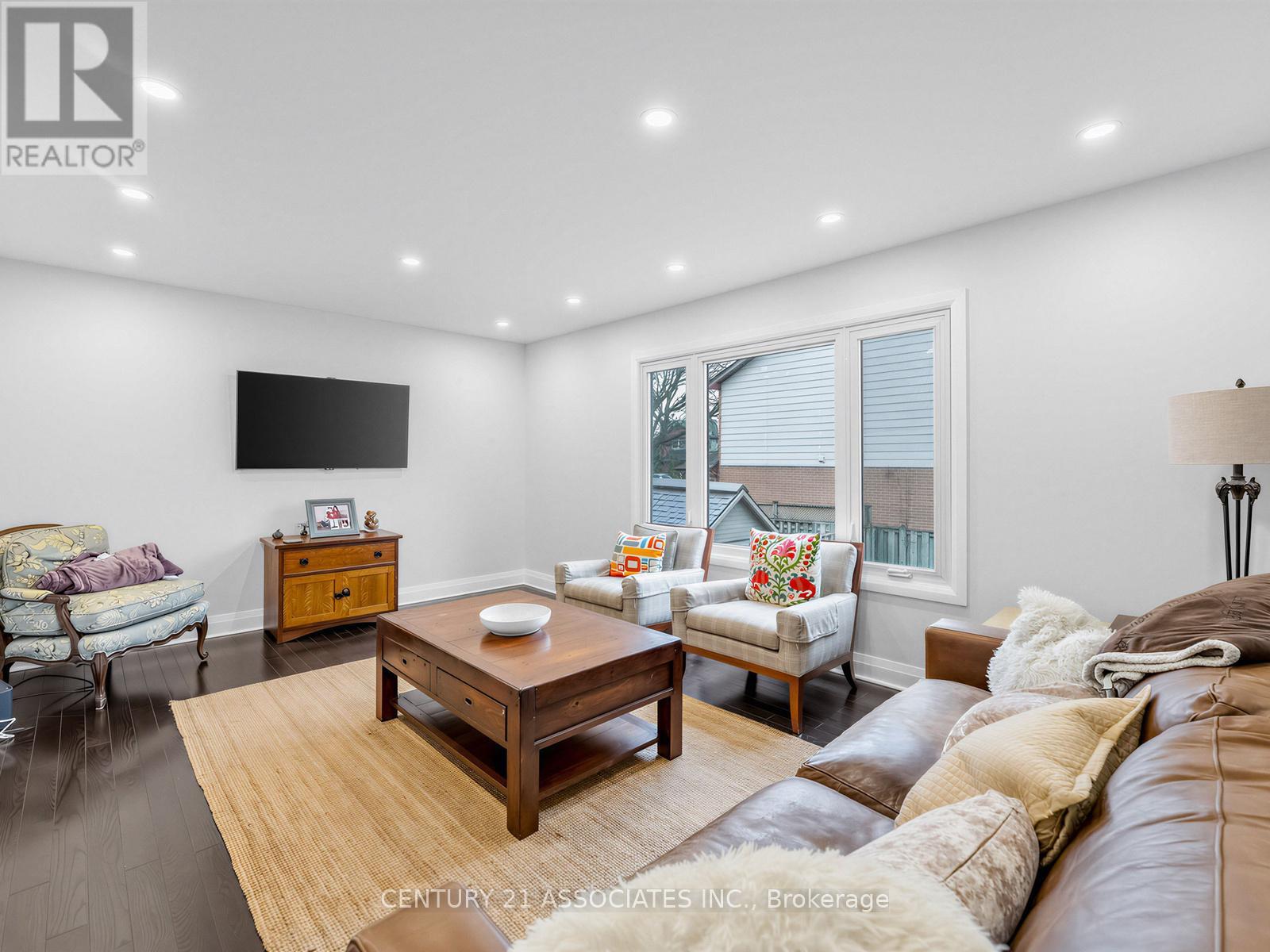 4049 Teakwood Drive, Mississauga (Creditview), Ontario  L5C 3L2 - Photo 4 - W12982730