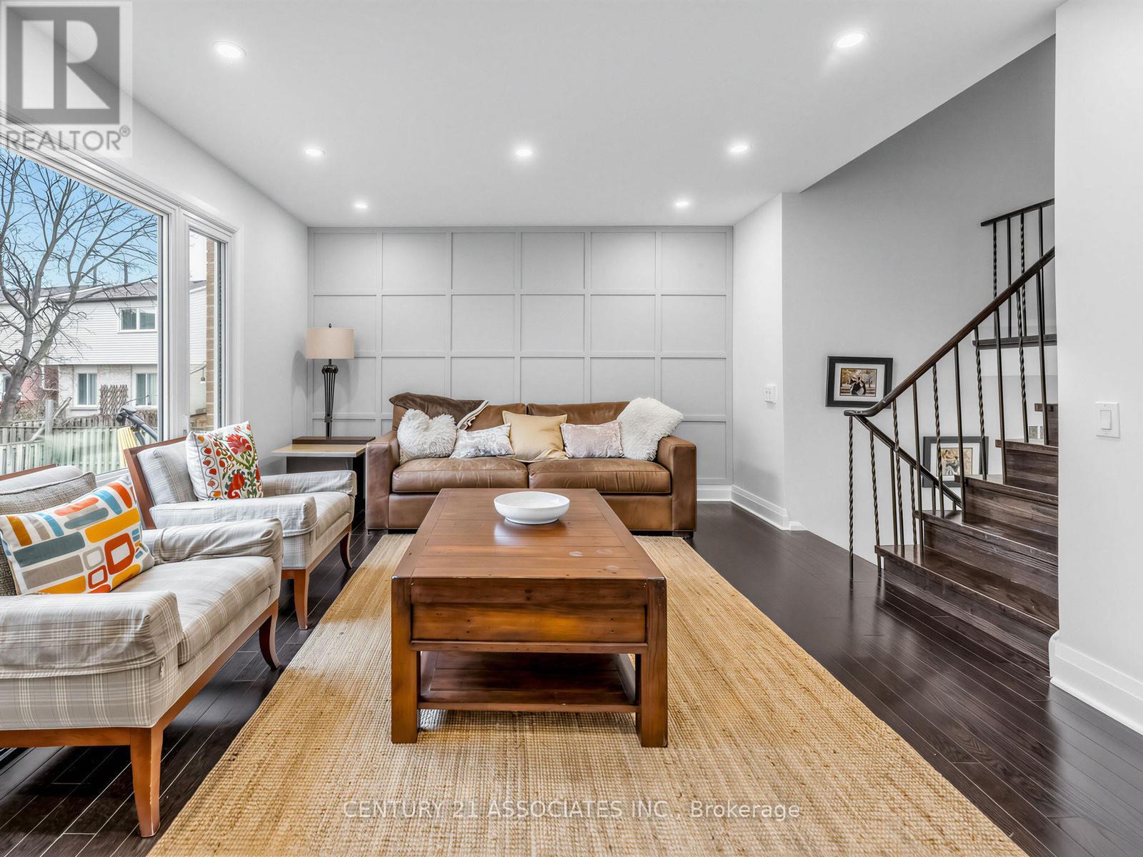 4049 Teakwood Drive, Mississauga (Creditview), Ontario  L5C 3L2 - Photo 5 - W12982730