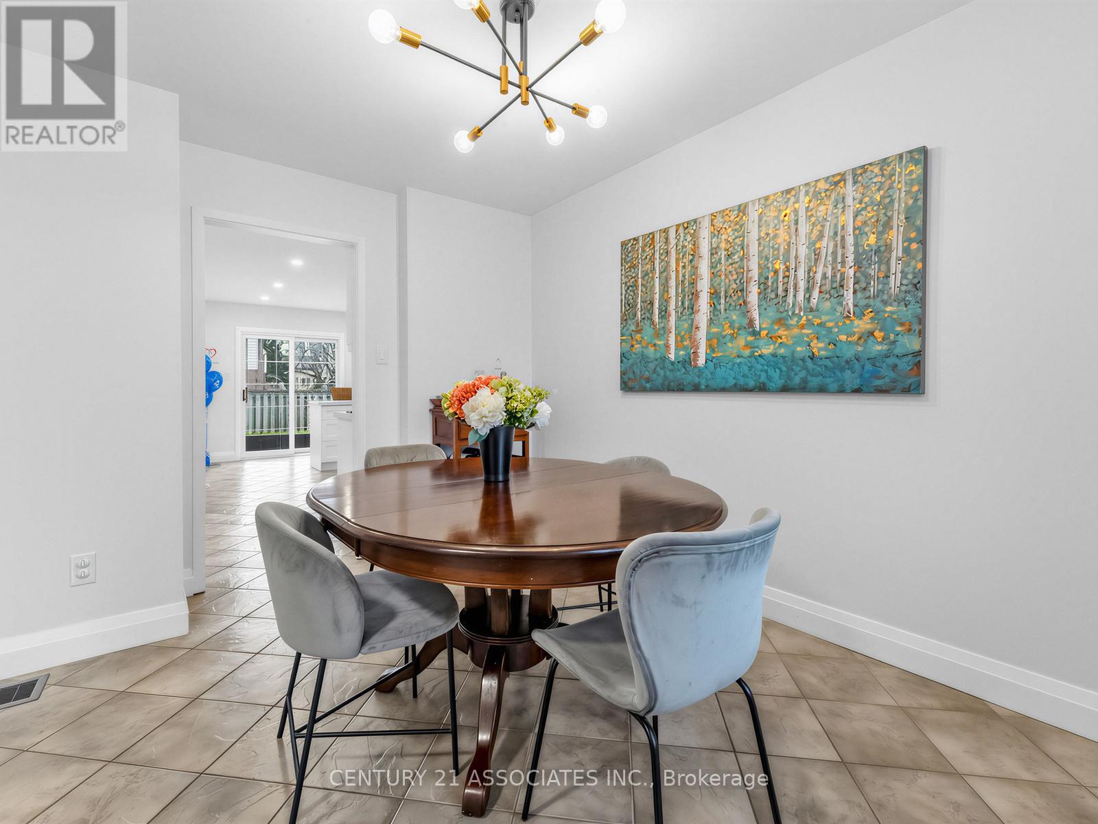 4049 Teakwood Drive, Mississauga (Creditview), Ontario  L5C 3L2 - Photo 8 - W12982730