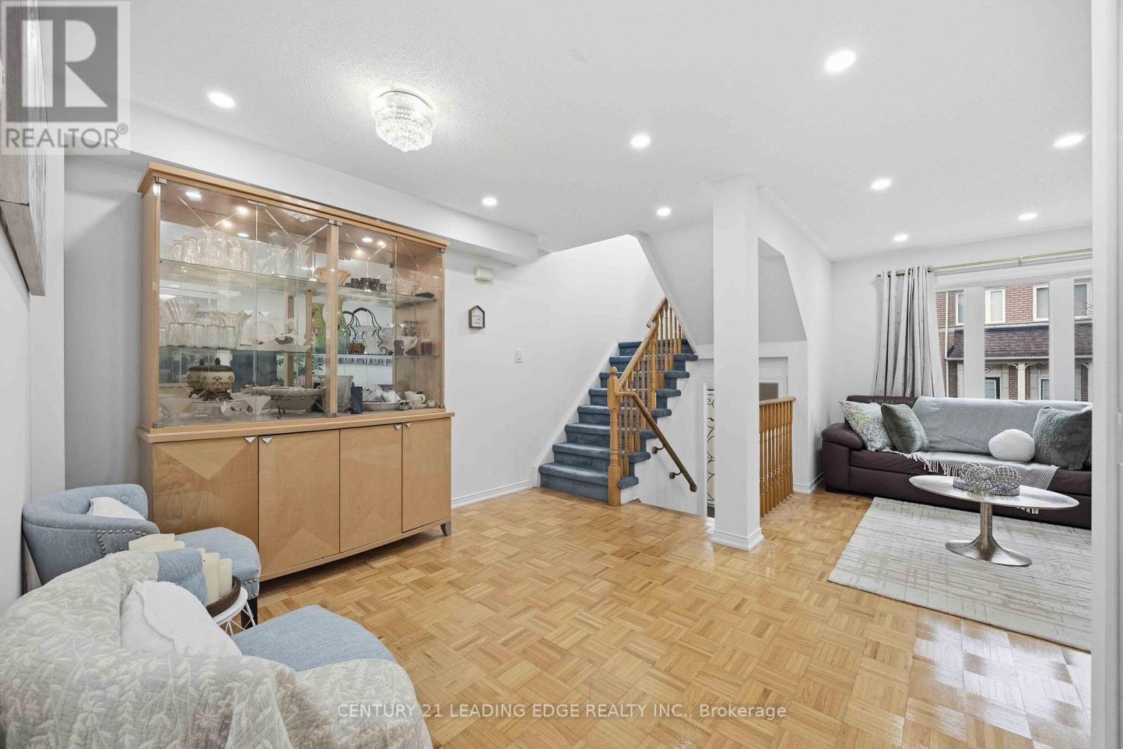 38 Viella Street, Toronto, Ontario  M6N 5C8 - Photo 10 - W12982742