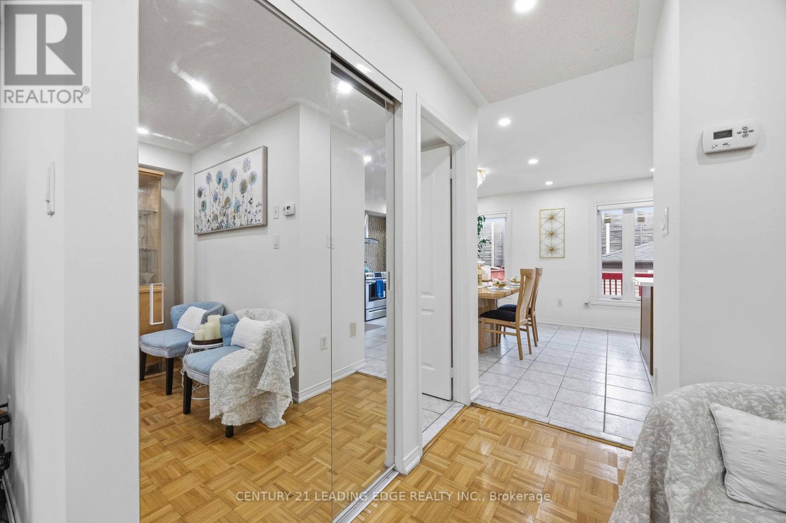 38 Viella Street, Toronto, Ontario  M6N 5C8 - Photo 11 - W12982742