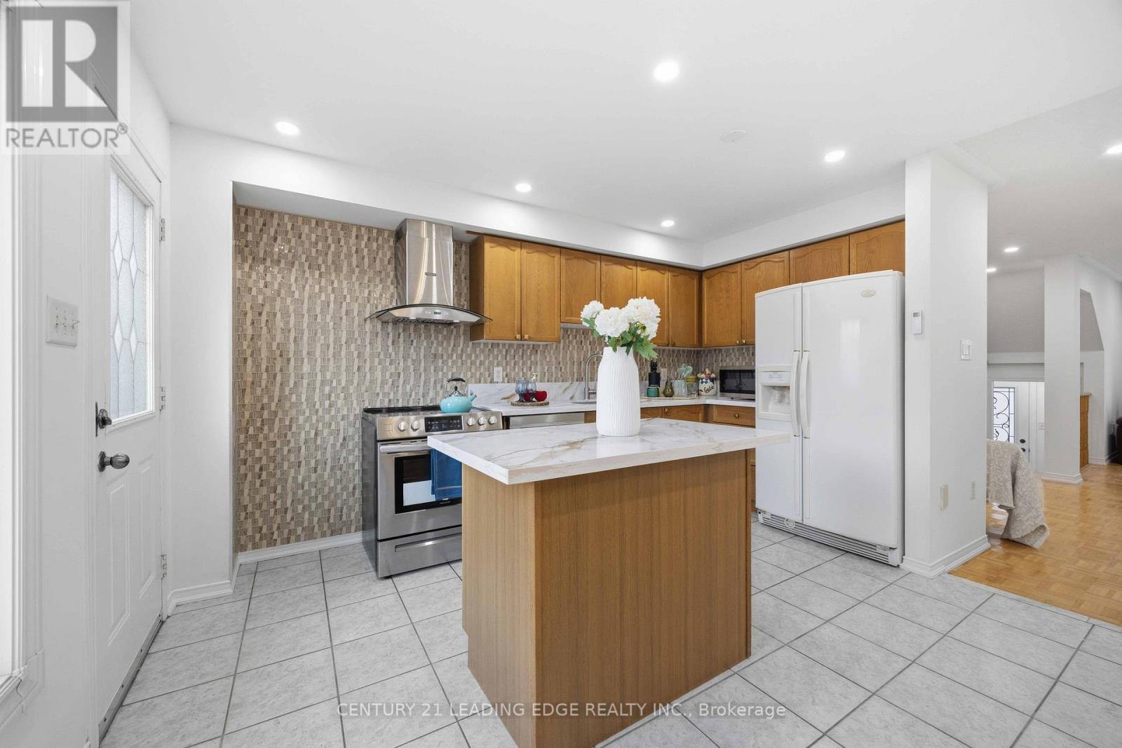 38 Viella Street, Toronto, Ontario  M6N 5C8 - Photo 14 - W12982742