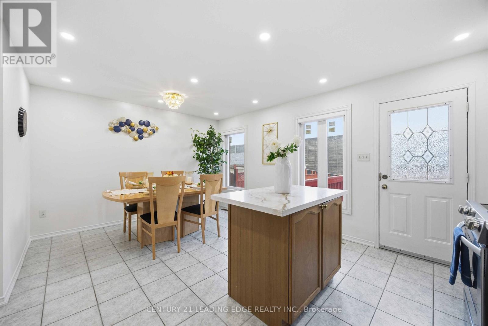 38 Viella Street, Toronto, Ontario  M6N 5C8 - Photo 15 - W12982742