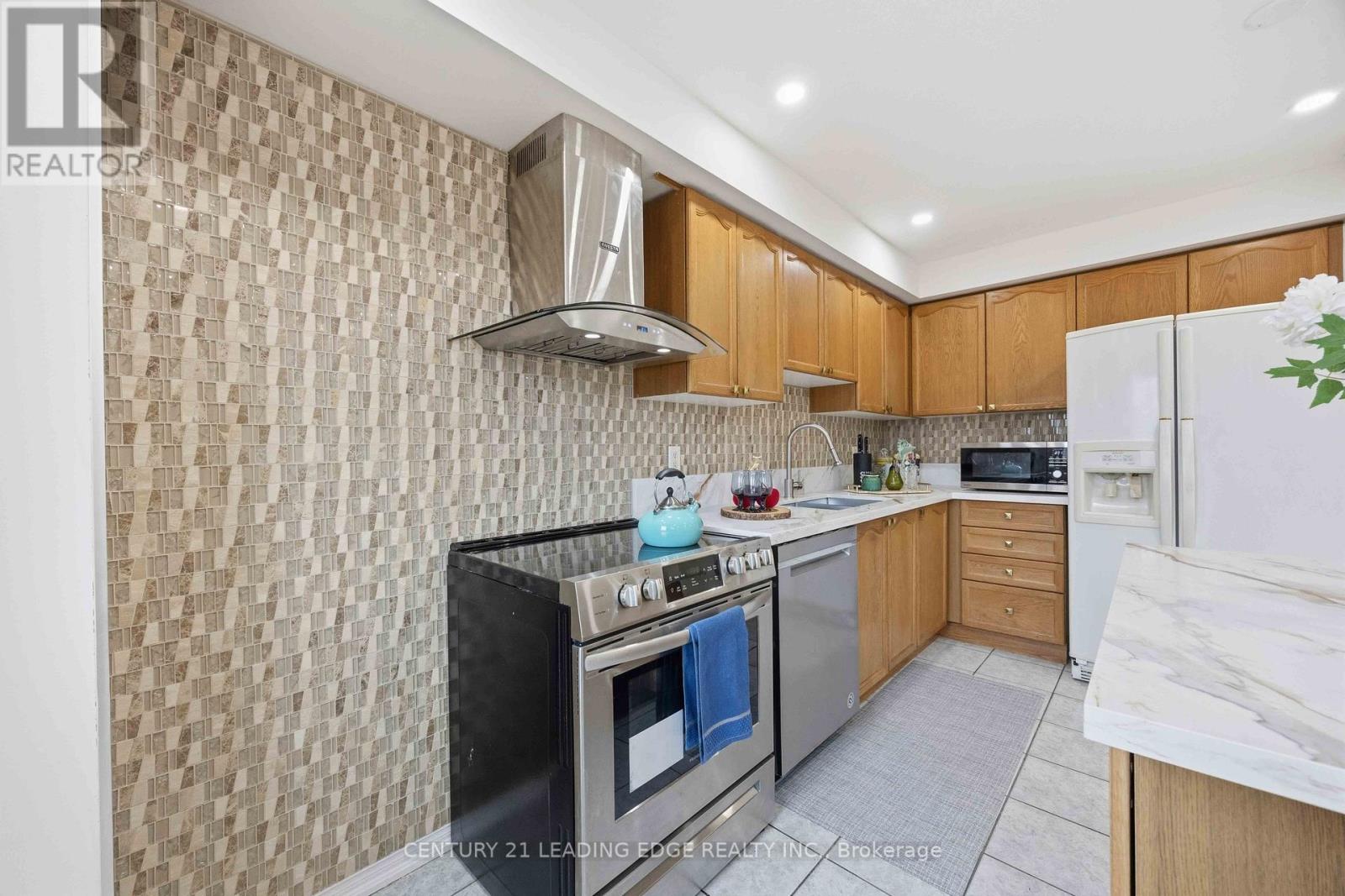 38 Viella Street, Toronto, Ontario  M6N 5C8 - Photo 16 - W12982742