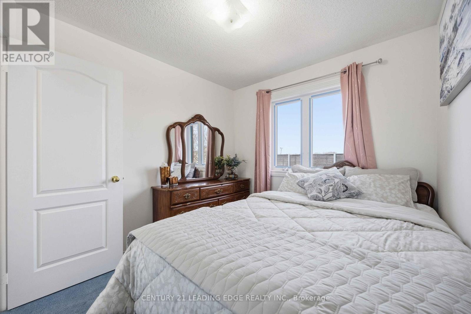 38 Viella Street, Toronto, Ontario  M6N 5C8 - Photo 28 - W12982742