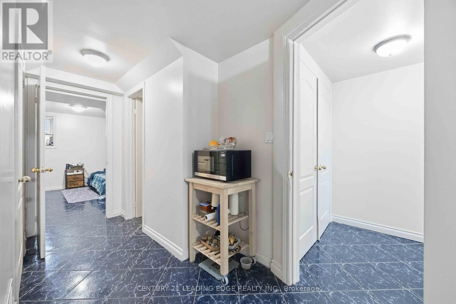 38 Viella Street, Toronto, Ontario  M6N 5C8 - Photo 37 - W12982742