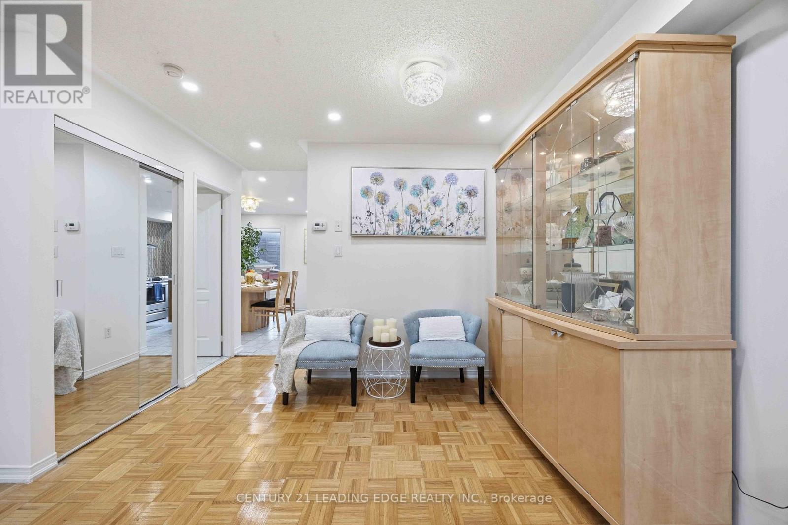 38 Viella Street, Toronto, Ontario  M6N 5C8 - Photo 4 - W12982742