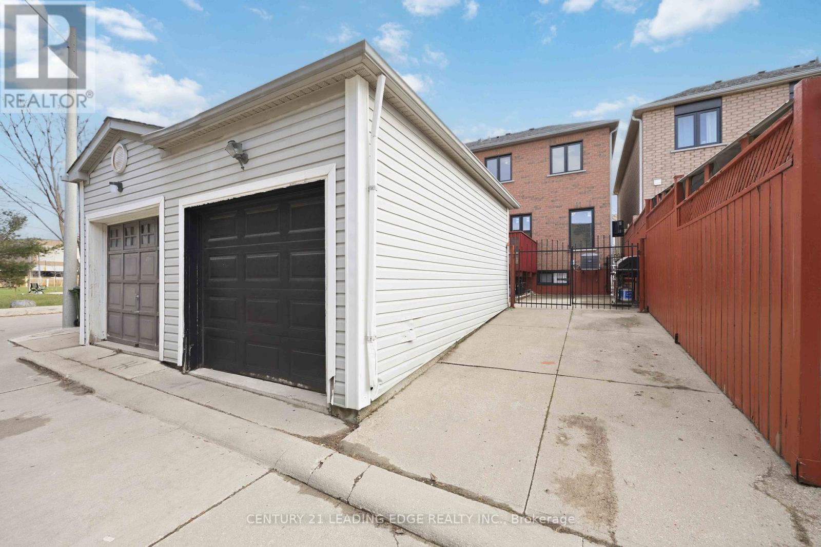38 Viella Street, Toronto, Ontario  M6N 5C8 - Photo 45 - W12982742