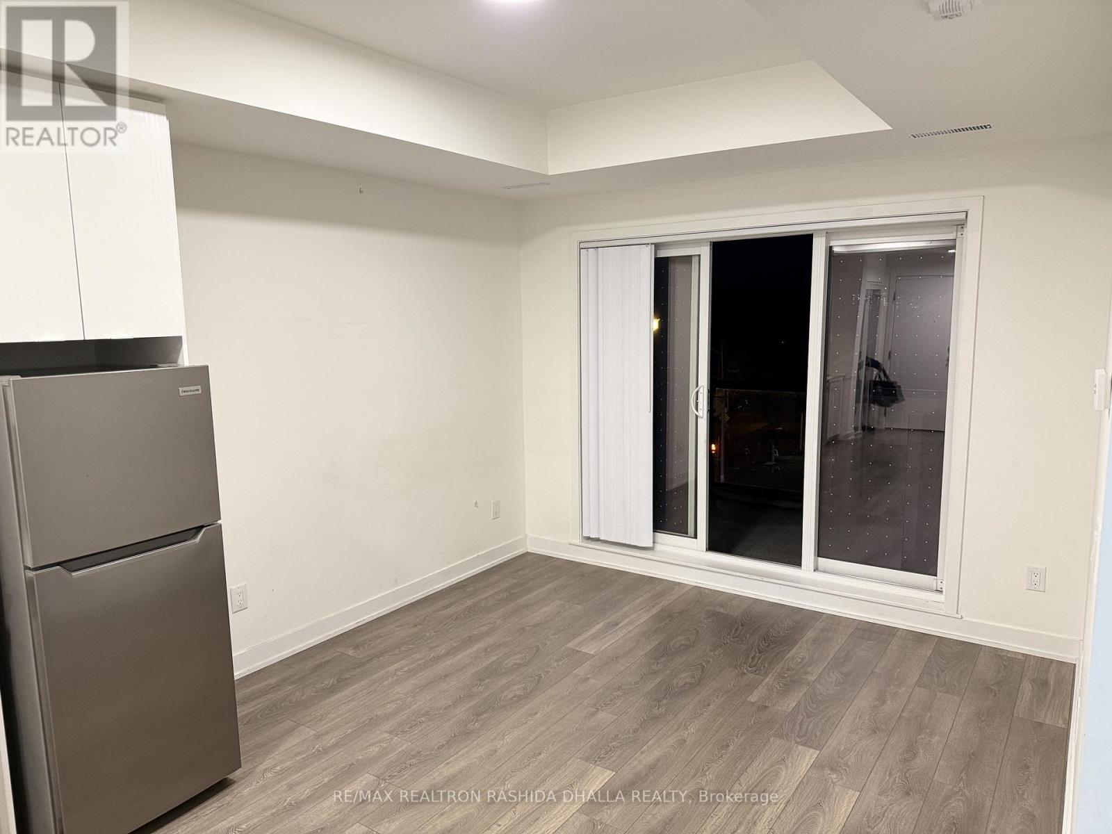 305 - 160 Canon Jackson Drive, Toronto, Ontario  M6M 0B6 - Photo 12 - W12982796