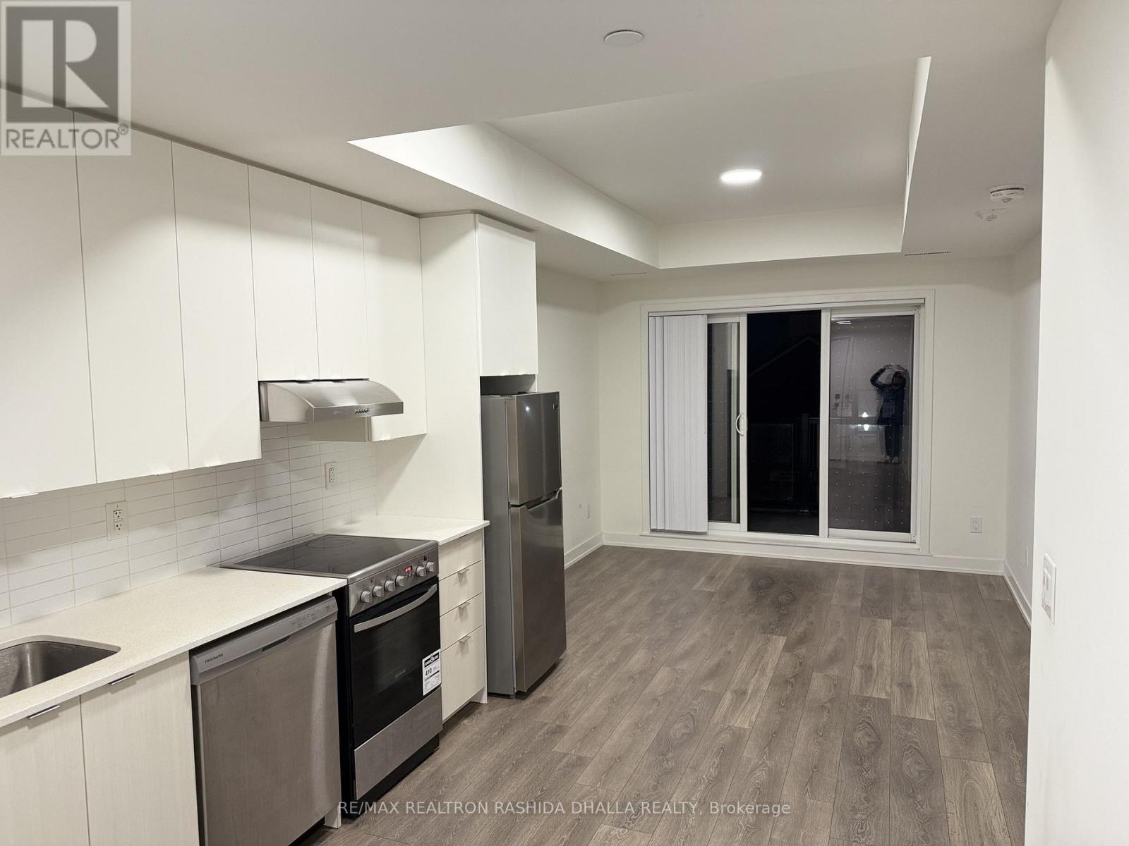 305 - 160 Canon Jackson Drive, Toronto, Ontario  M6M 0B6 - Photo 6 - W12982796