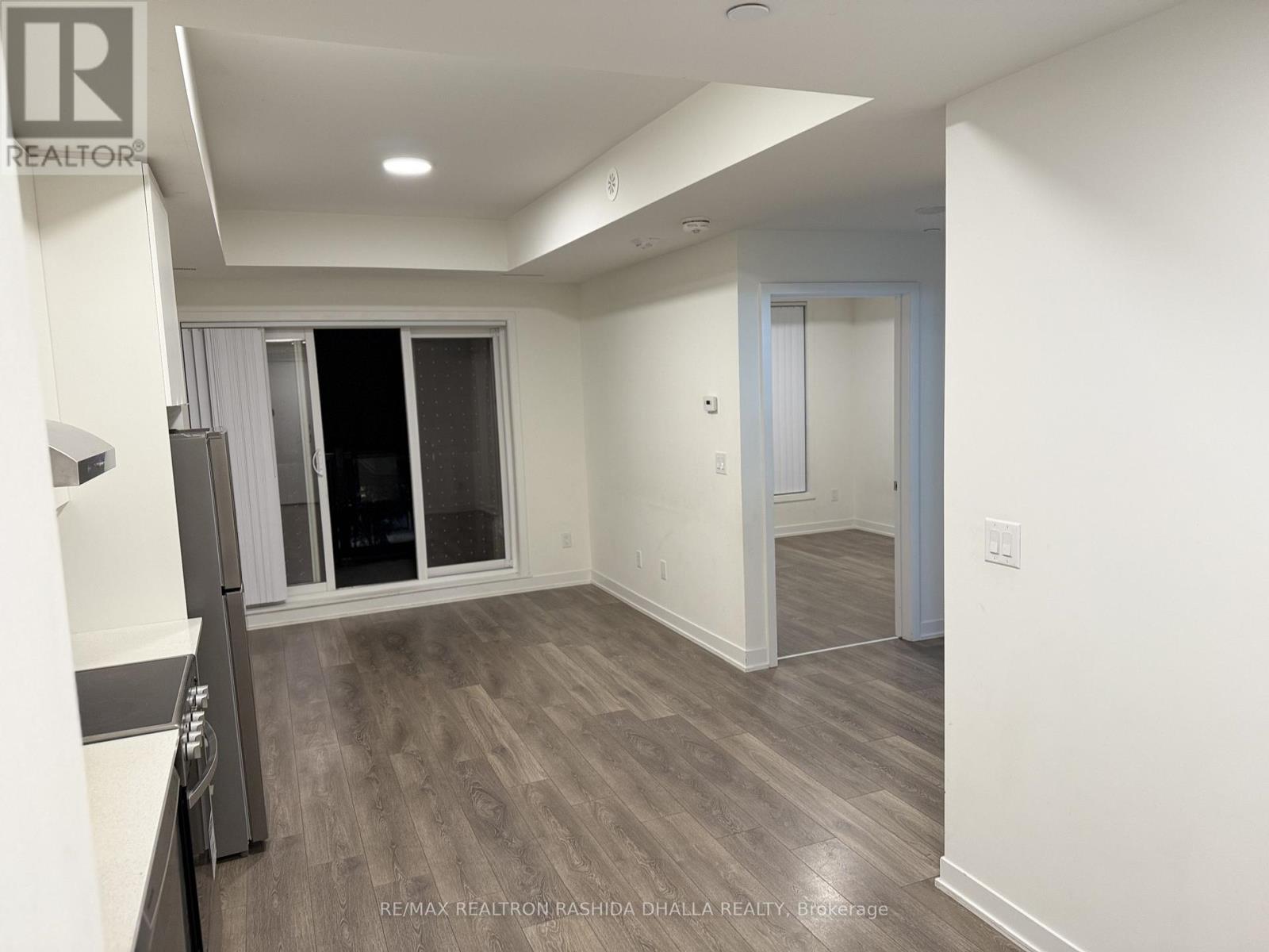 305 - 160 Canon Jackson Drive, Toronto, Ontario  M6M 0B6 - Photo 7 - W12982796