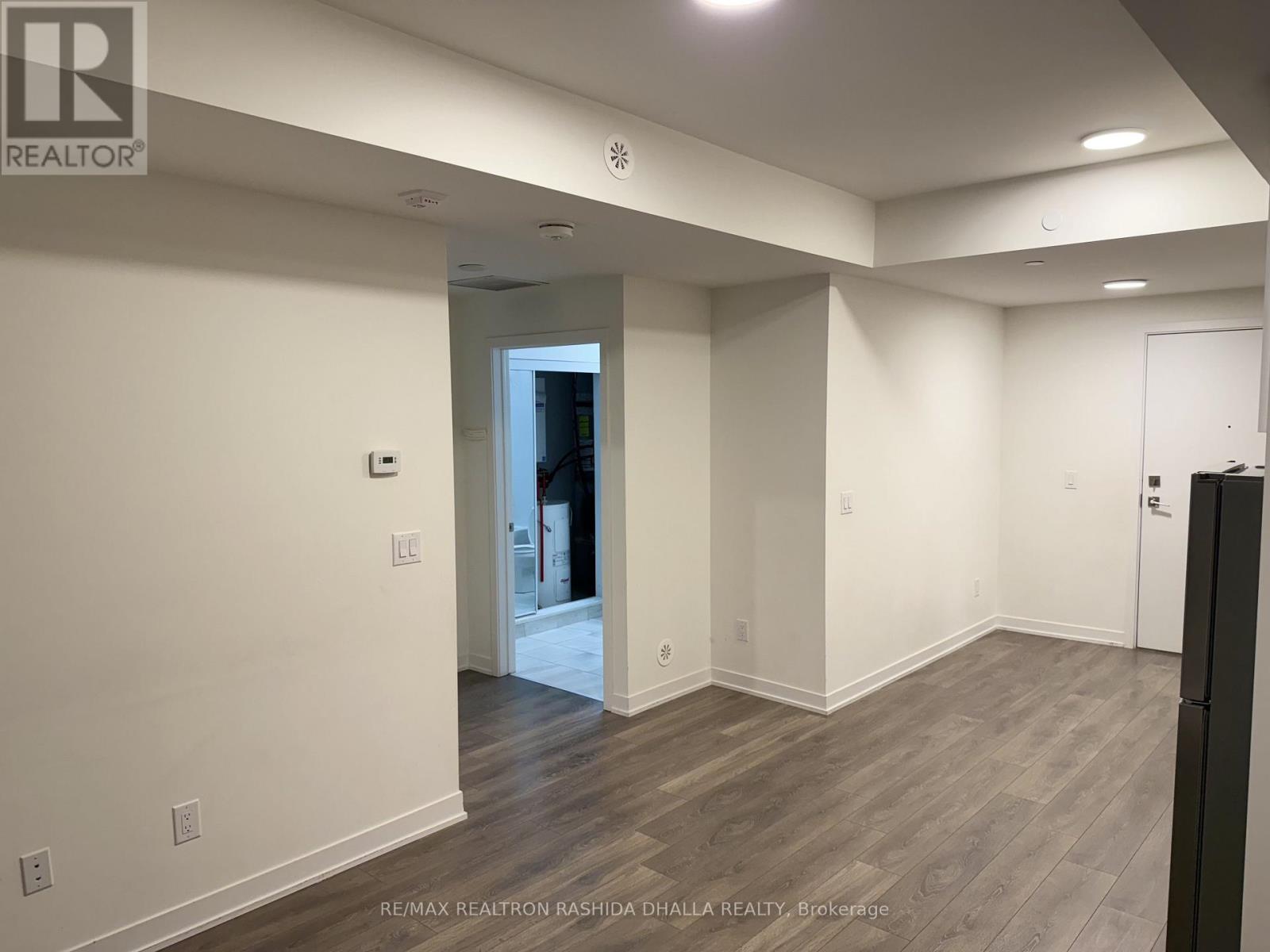 305 - 160 Canon Jackson Drive, Toronto, Ontario  M6M 0B6 - Photo 8 - W12982796