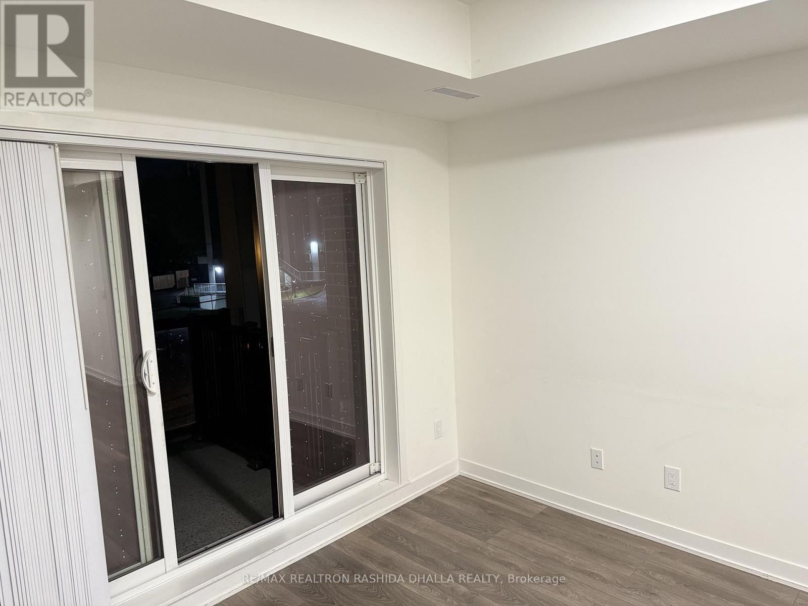 305 - 160 Canon Jackson Drive, Toronto, Ontario  M6M 0B6 - Photo 9 - W12982796