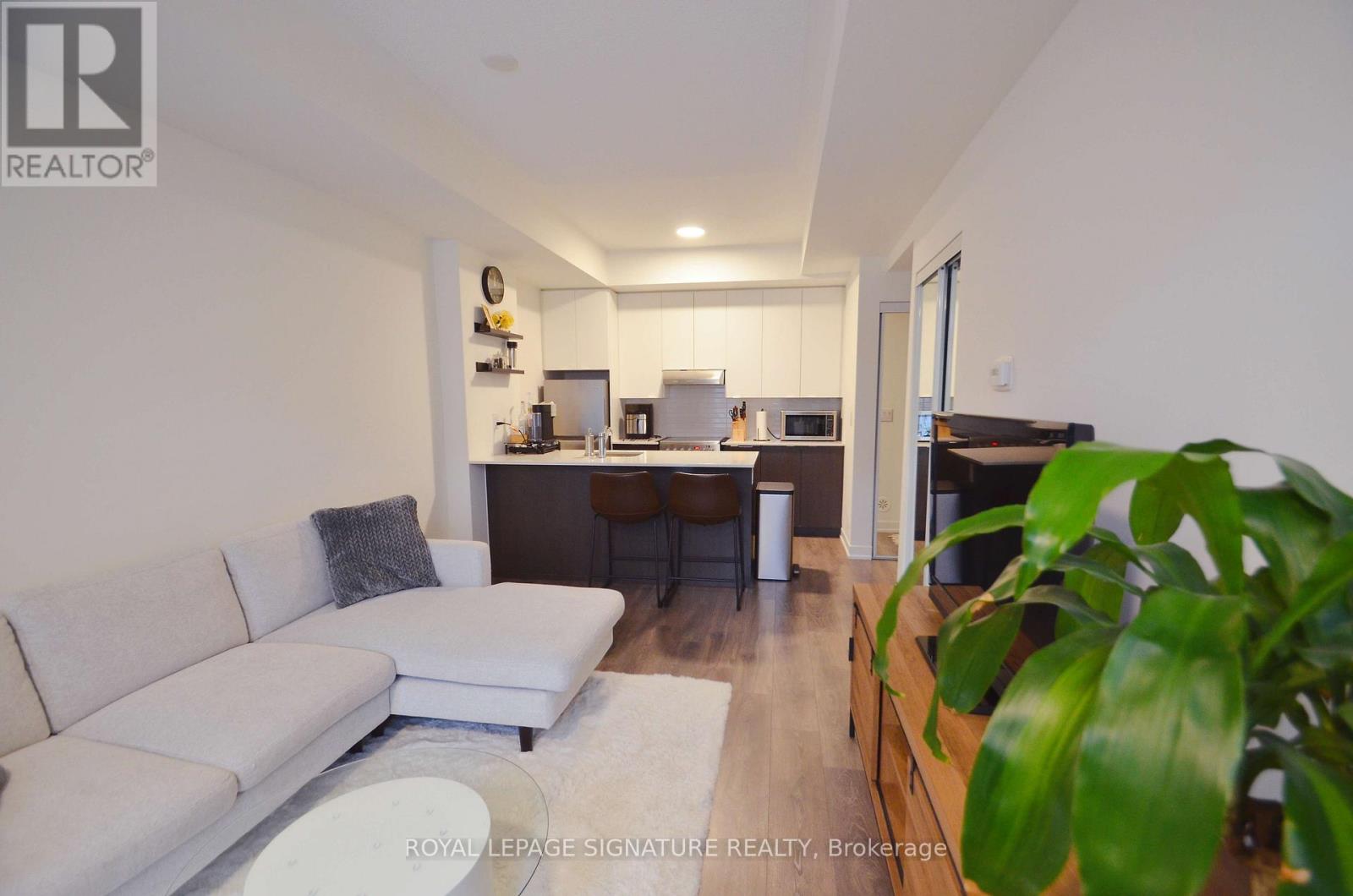 109 - 100 Canon Jackson Drive, Toronto, Ontario  M6M 0C1 - Photo 2 - W12982798