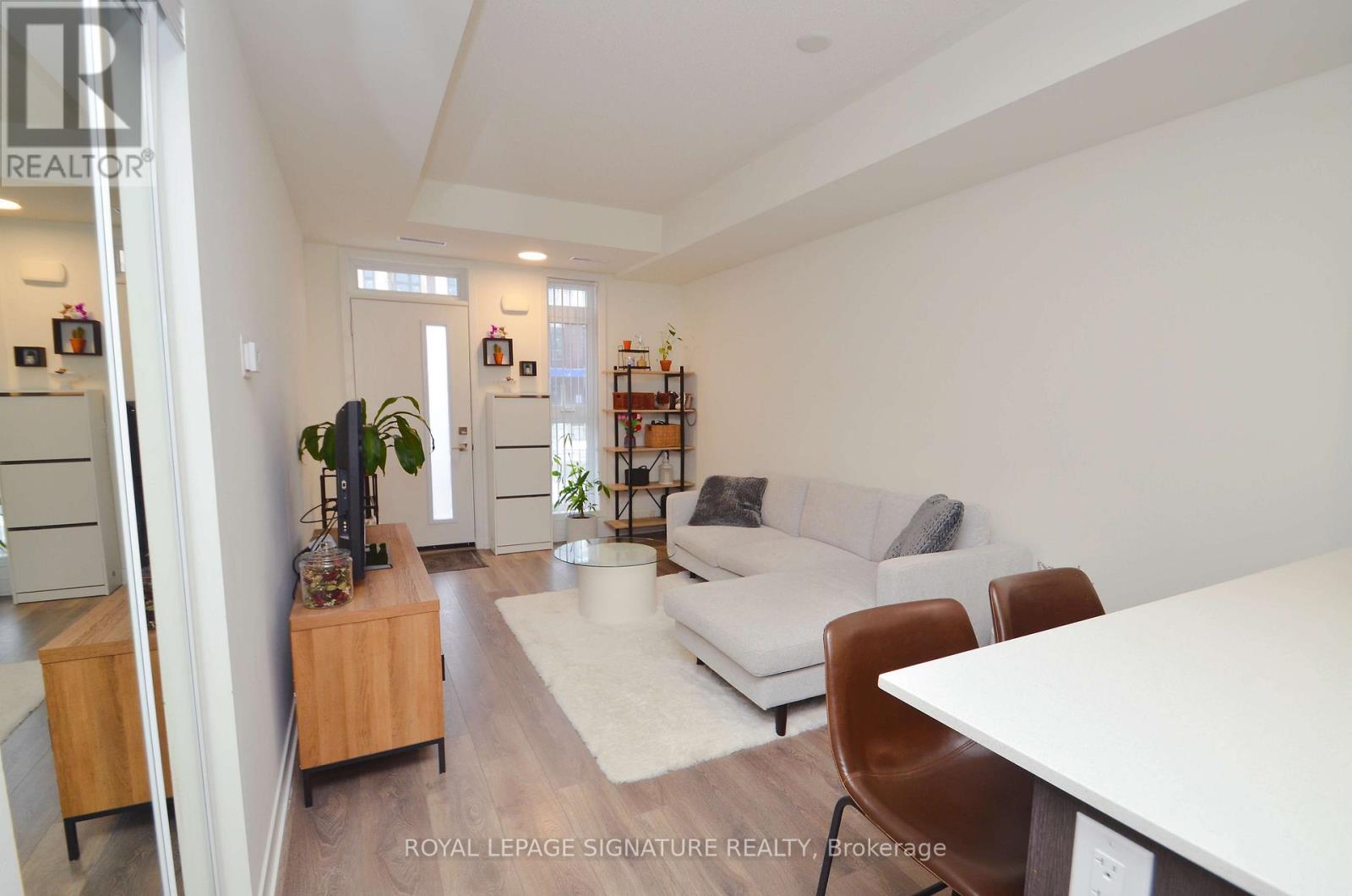 109 - 100 Canon Jackson Drive, Toronto, Ontario  M6M 0C1 - Photo 3 - W12982798