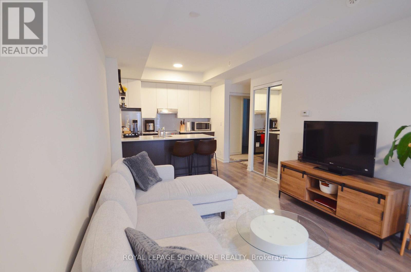 109 - 100 Canon Jackson Drive, Toronto, Ontario  M6M 0C1 - Photo 4 - W12982798