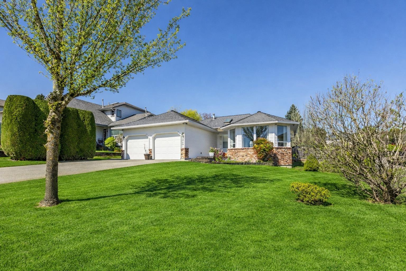 19091 61a Avenue, Surrey, British Columbia  V3S 8C8 - Photo 2 - R3109344