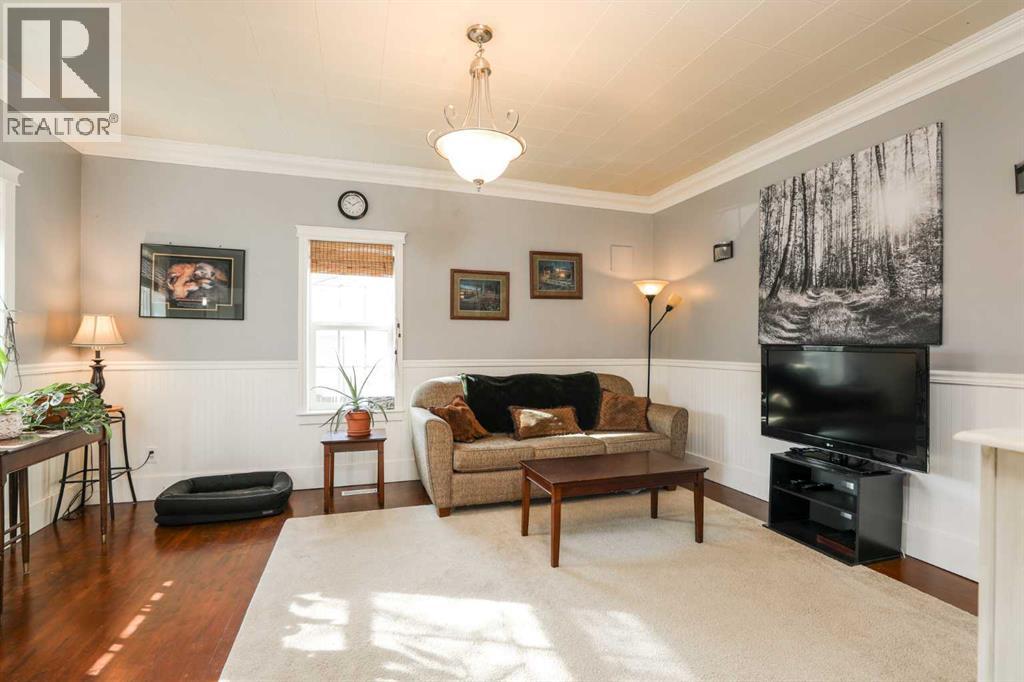 174 S 2 Street W, Magrath, Alberta  T0K 1J0 - Photo 5 - A2299805