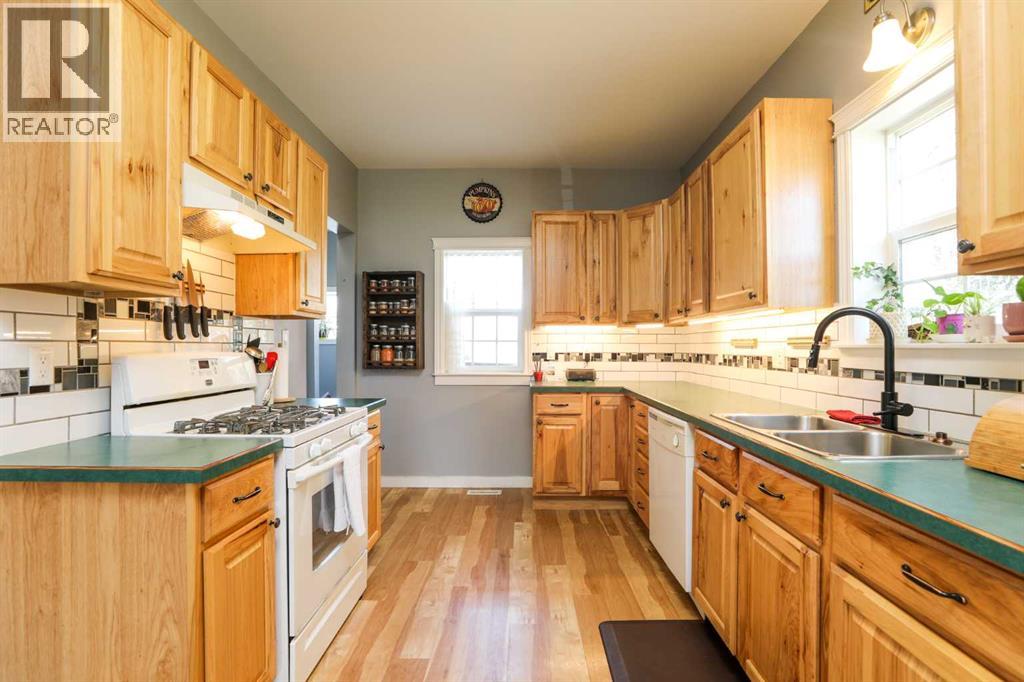 174 S 2 Street W, Magrath, Alberta  T0K 1J0 - Photo 8 - A2299805