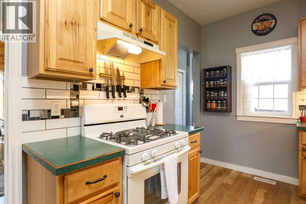 174 S 2 Street W, Magrath, Alberta  T0K 1J0 - Photo 10 - A2299805