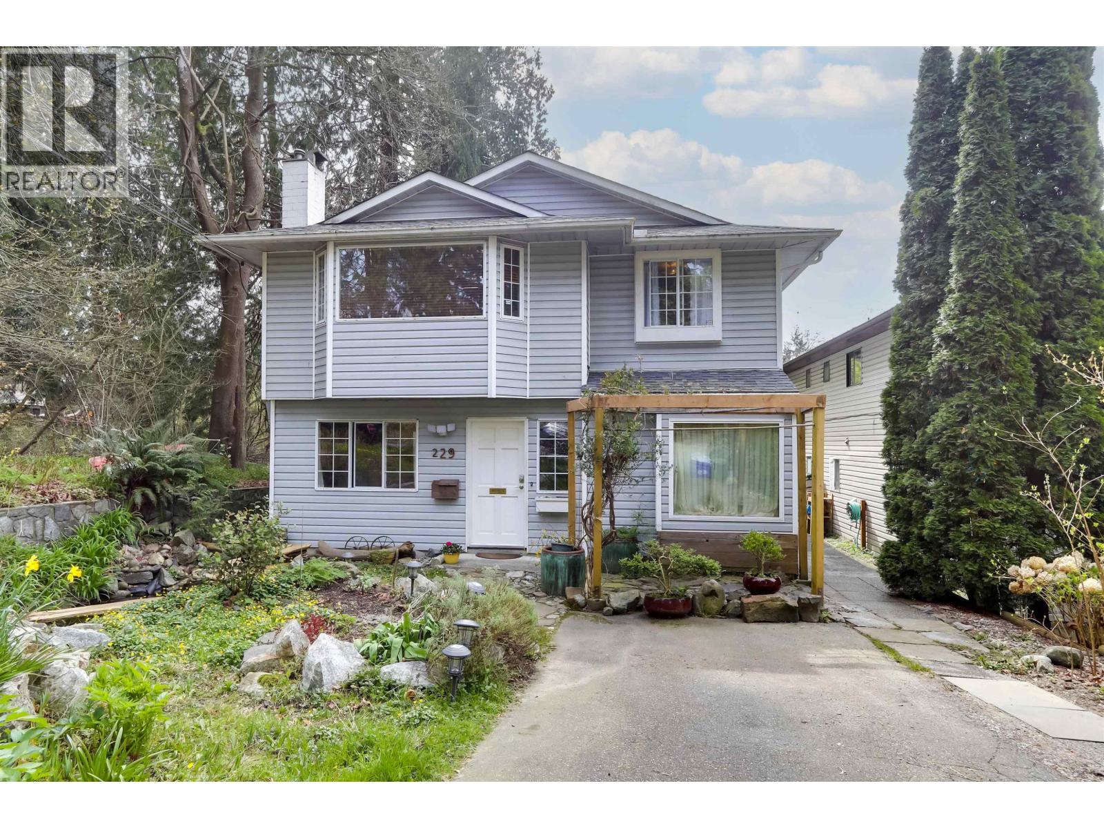 229 W 22ND STREET, North Vancouver, British Columbia