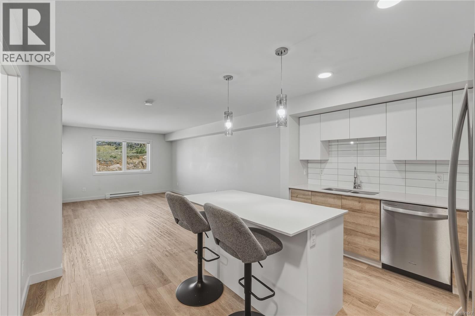 304 4820 Cedar Ridge Pl, Nanaimo, British Columbia  V9T 0M7 - Photo 6 - 1031617