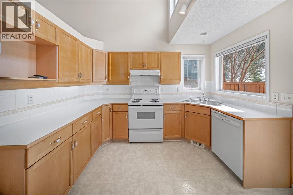 136 Morris, Canmore, Alberta  T1W 2W6 - Photo 7 - A2300455