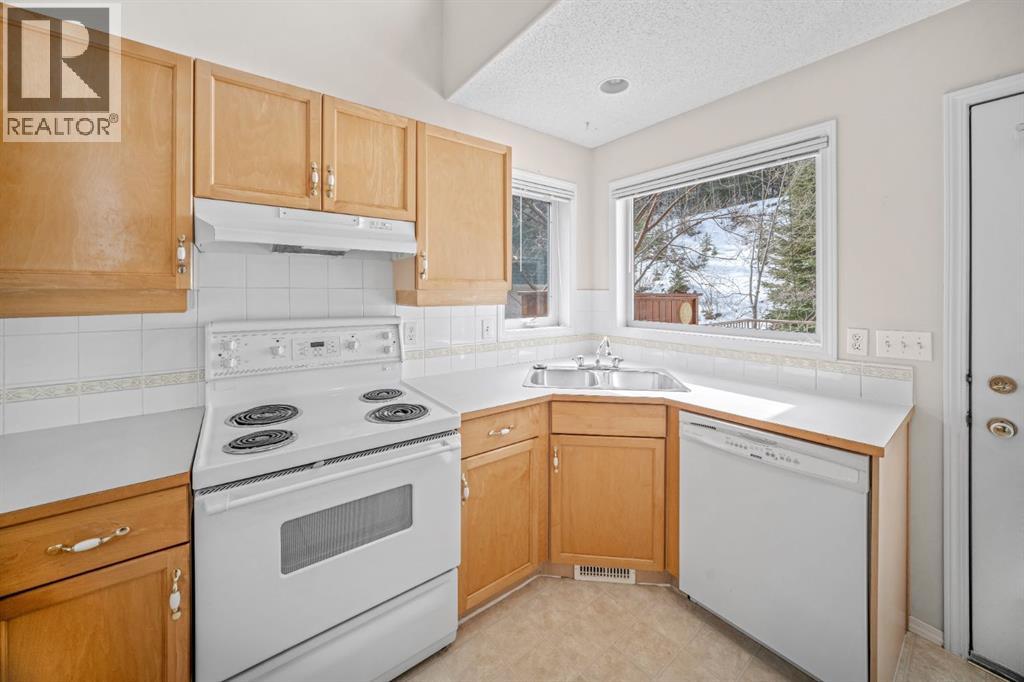 136 Morris, Canmore, Alberta  T1W 2W6 - Photo 8 - A2300455