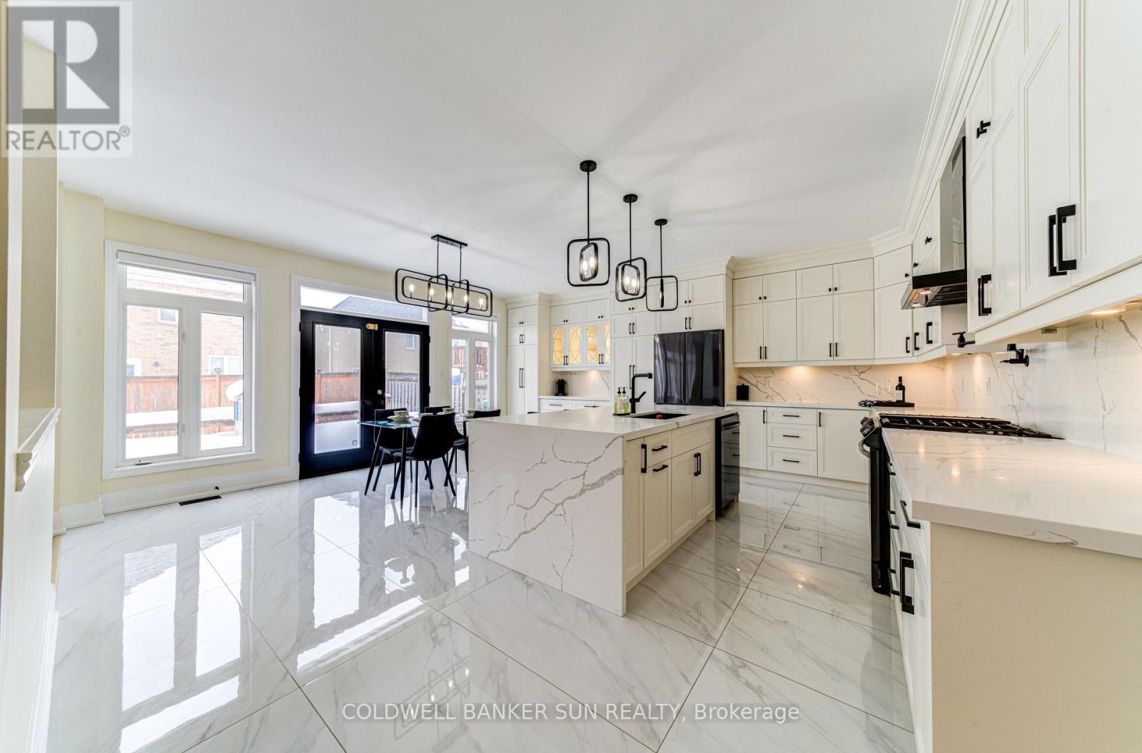 33 Ellis Crescent, Kawartha Lakes, Ontario  K9V 0A5 - Photo 13 - X12982506