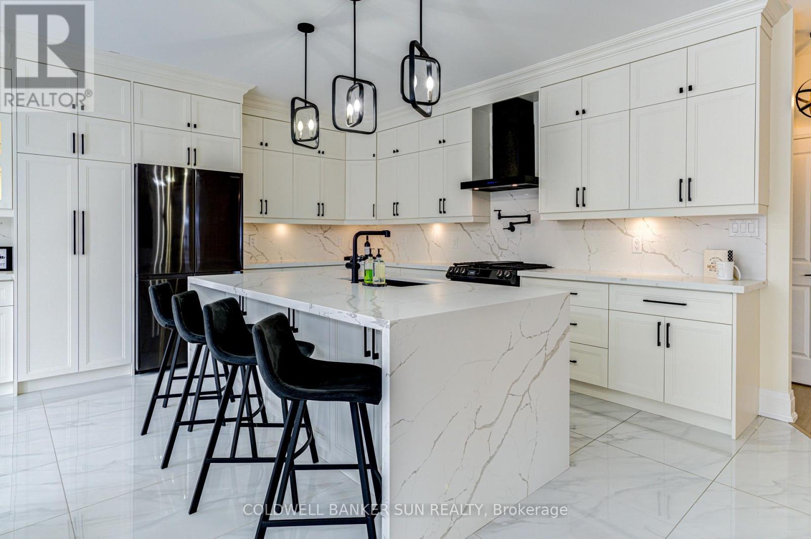 33 Ellis Crescent, Kawartha Lakes, Ontario  K9V 0A5 - Photo 15 - X12982506