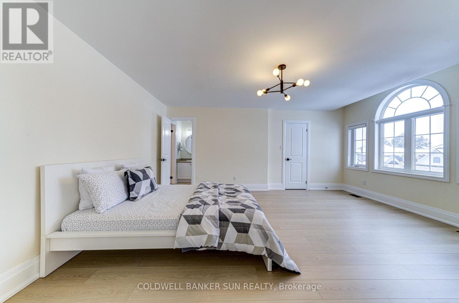 33 Ellis Crescent, Kawartha Lakes, Ontario  K9V 0A5 - Photo 30 - X12982506