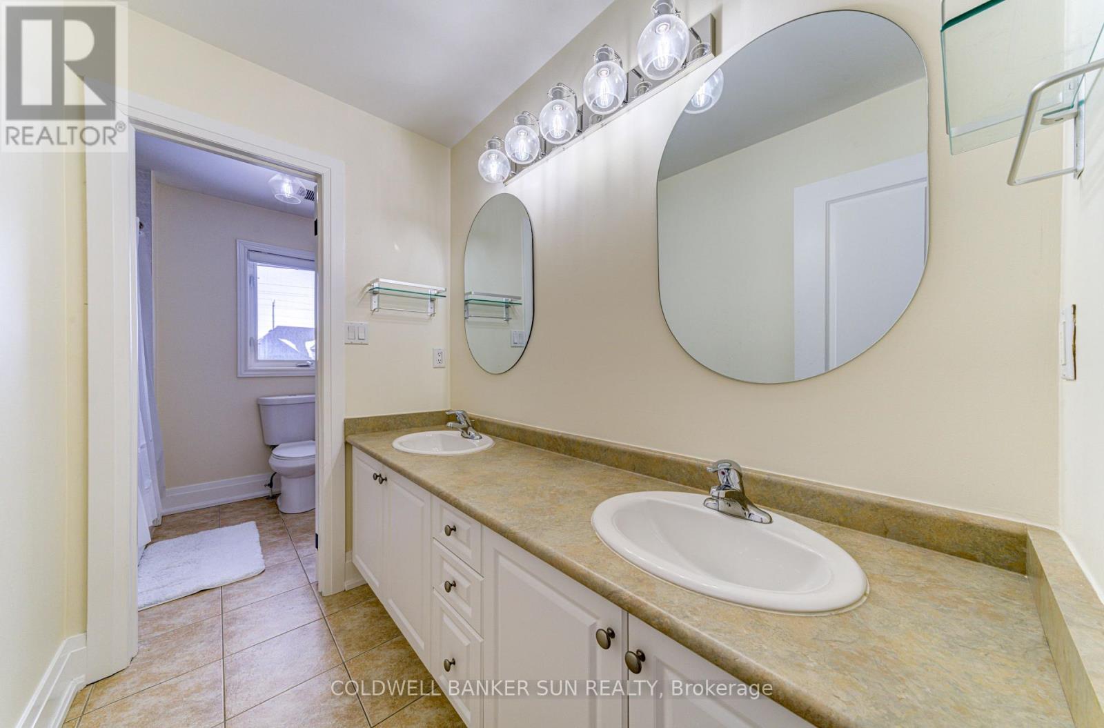 33 Ellis Crescent, Kawartha Lakes, Ontario  K9V 0A5 - Photo 40 - X12982506