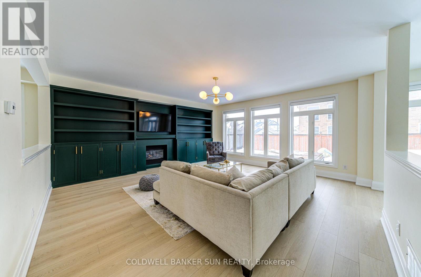 33 Ellis Crescent, Kawartha Lakes, Ontario  K9V 0A5 - Photo 8 - X12982506