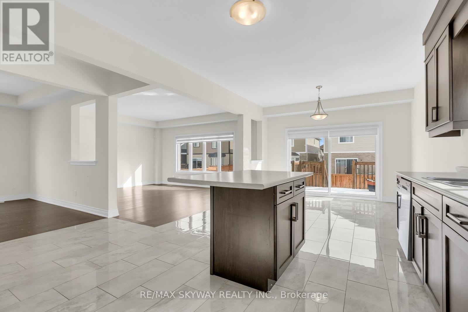 27 Monarch Street, Welland, Ontario  L3C 0E6 - Photo 14 - X12982546