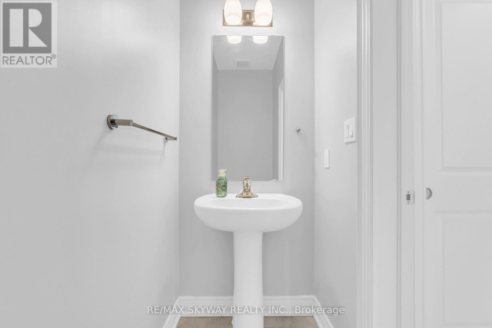 27 Monarch Street, Welland, Ontario  L3C 0E6 - Photo 18 - X12982546