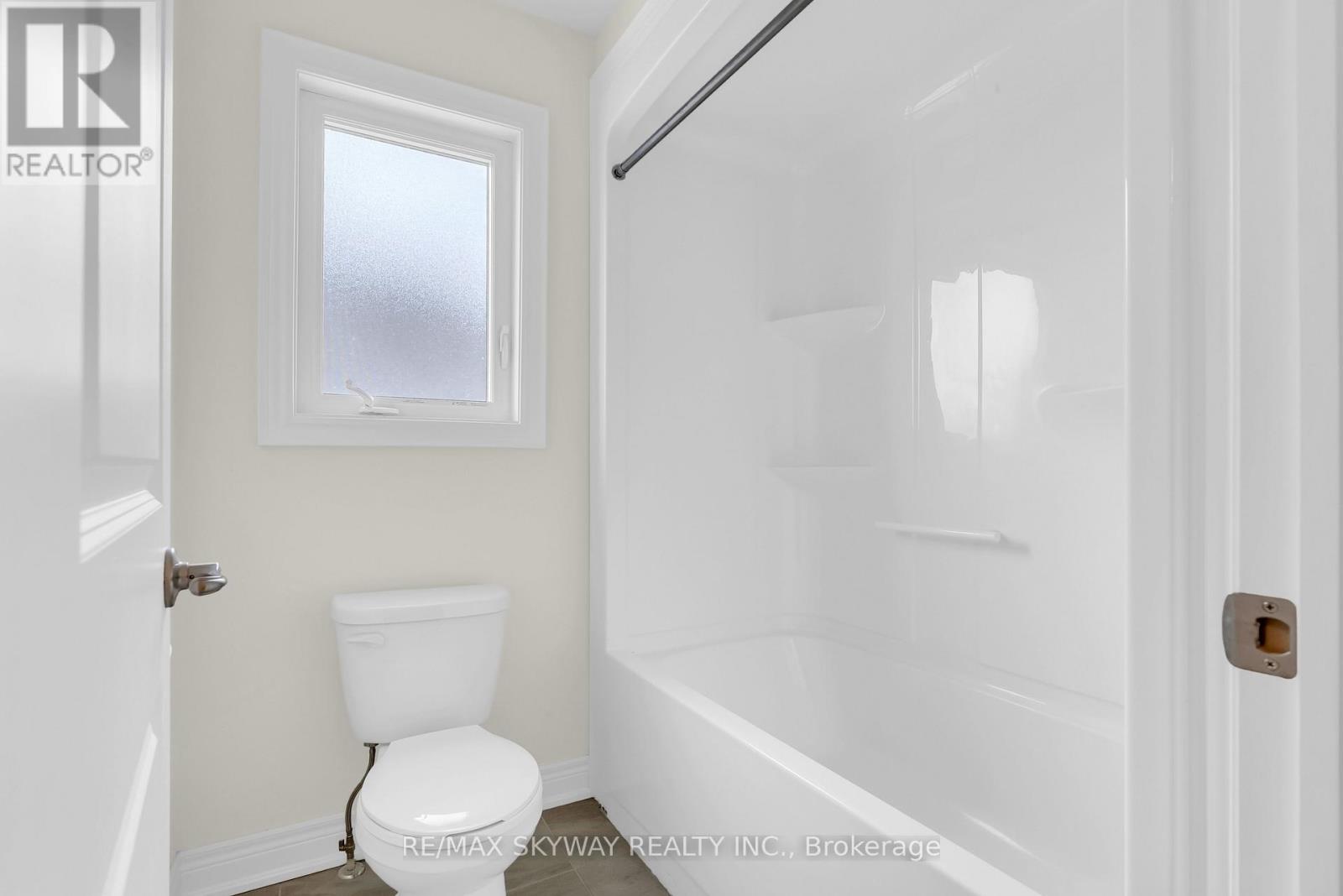 27 Monarch Street, Welland, Ontario  L3C 0E6 - Photo 33 - X12982546