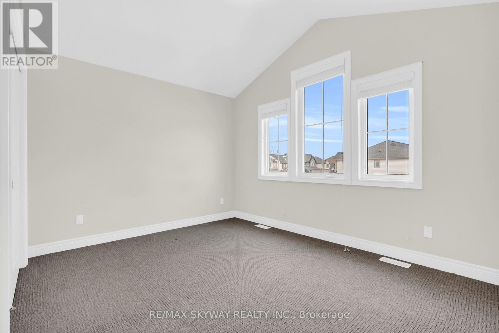 27 Monarch Street, Welland, Ontario  L3C 0E6 - Photo 36 - X12982546