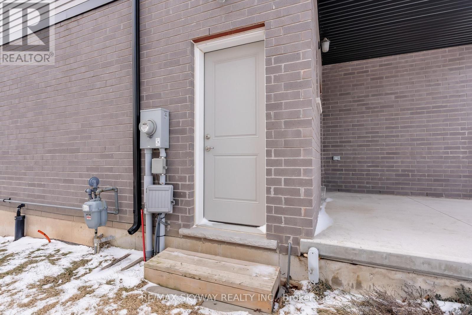 27 Monarch Street, Welland, Ontario  L3C 0E6 - Photo 38 - X12982546