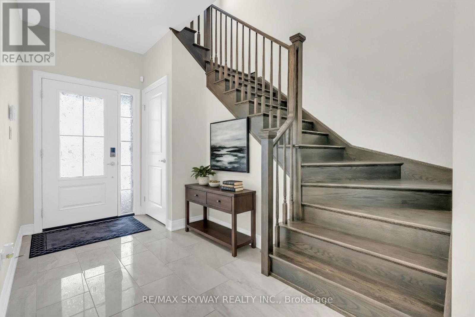 27 Monarch Street, Welland, Ontario  L3C 0E6 - Photo 7 - X12982546