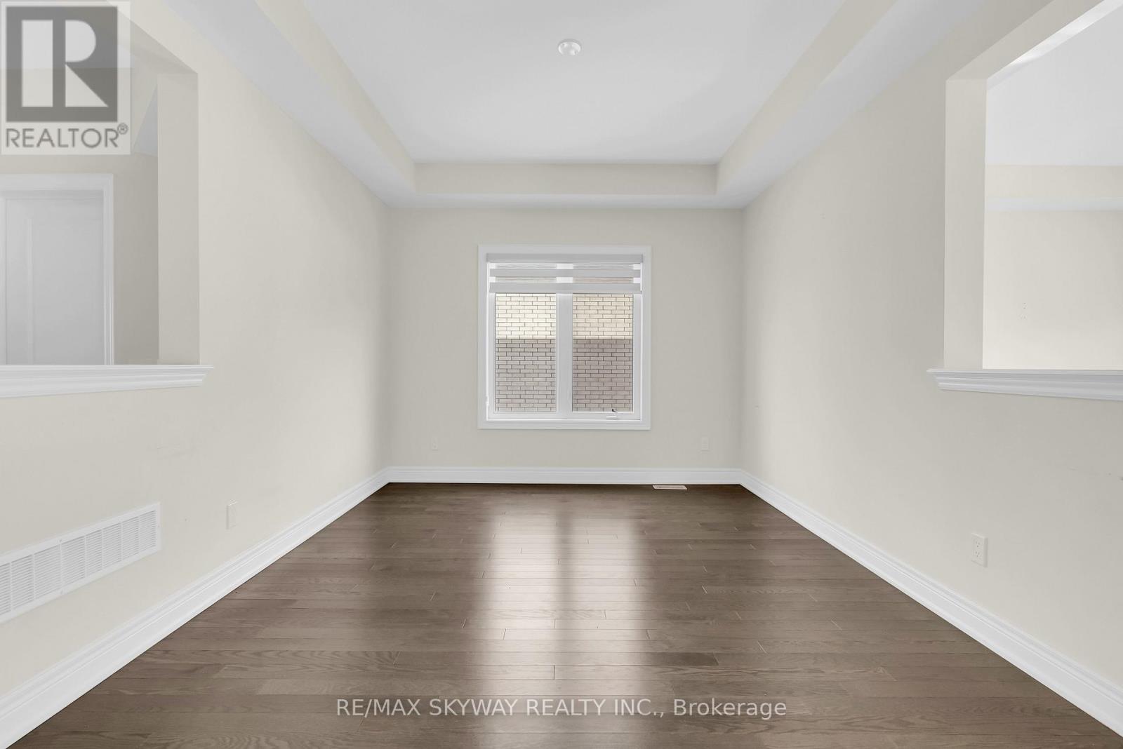 27 Monarch Street, Welland, Ontario  L3C 0E6 - Photo 8 - X12982546