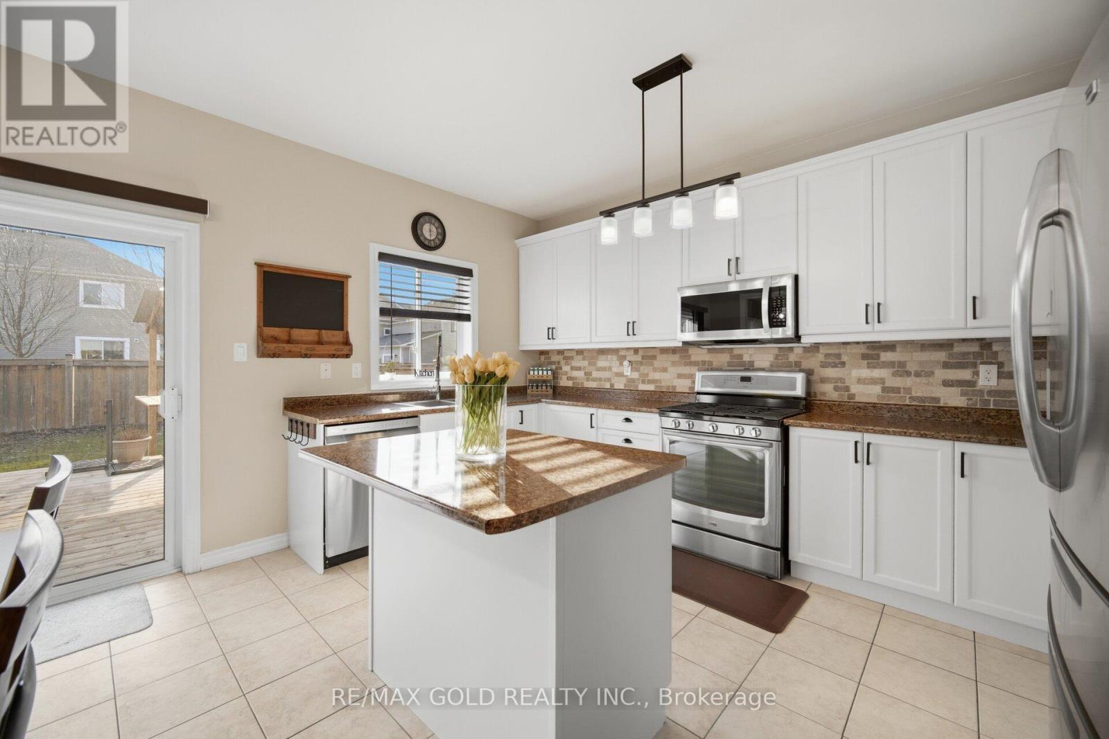 330 Wallace Street, Shelburne, Ontario  L9V 2S2 - Photo 18 - X12982556